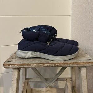 LANDS’ END BLUE PUFFER SLIP ON BOOTIE SLIPPER SIZE 8